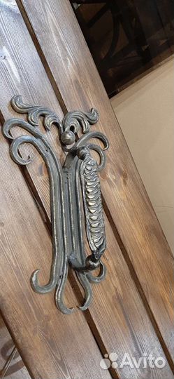Кованая дверная ручка старинная