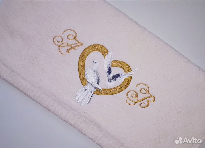 Подарок на свадьбу с вышивкой