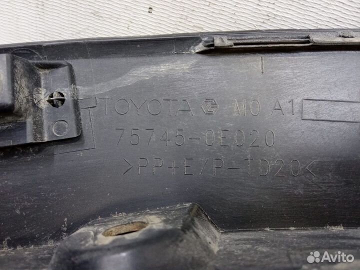 Накладка крыла задняя правая Toyota Highlander 3