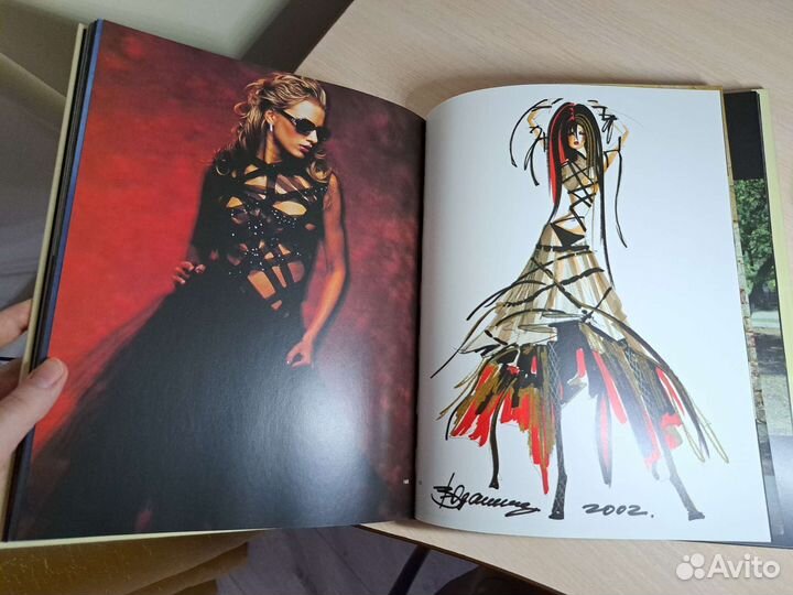 Книга альбом Валентин Юдашкин