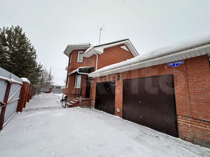 Дом 201,7 м² на участке 10,3 сот.