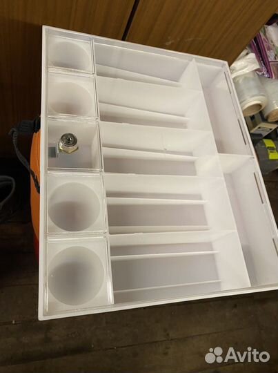 Лоток для денег пластиковый с замком