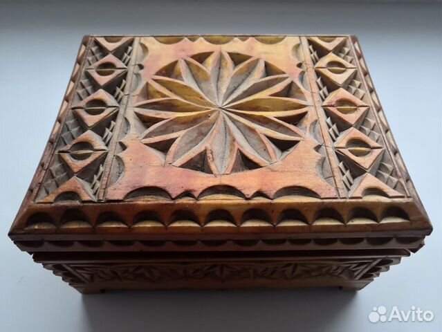 Шкатулка резная деревянная
