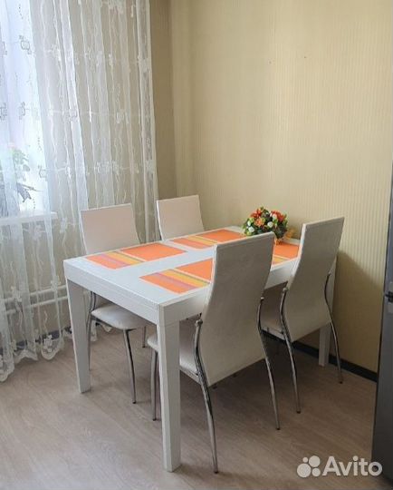 Кухонный стол и стулья бу