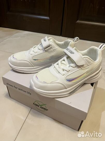 Кроссовки для девочки