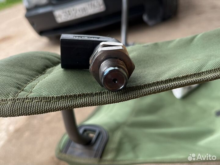 Датчик давления топлива в рампе bmw