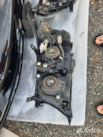 Фары передние Toyota Land Cruiser 200