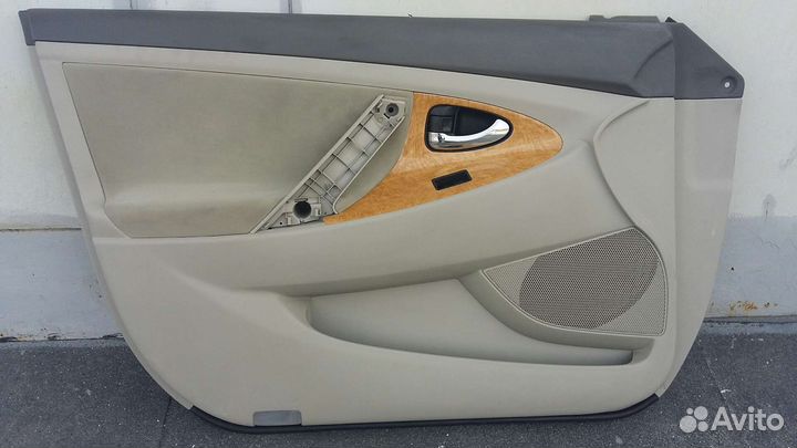 Обшивка двери на Toyota Camry ACV40