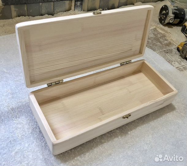 Деревянная шкатулка