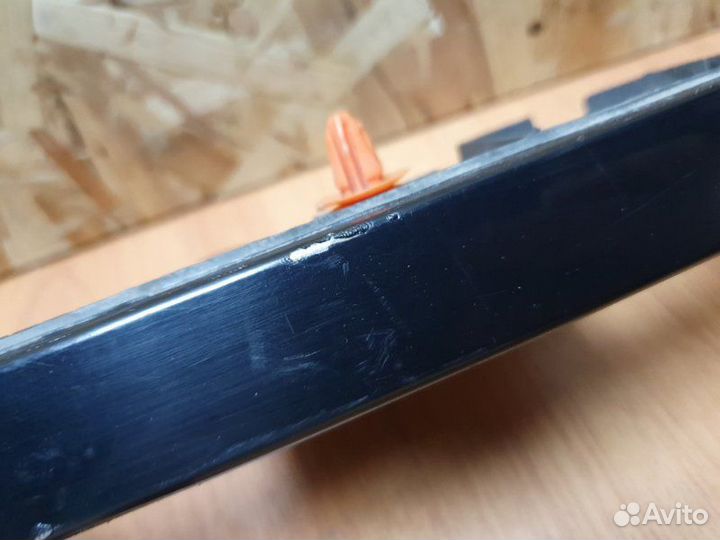 Накладка крышки багажника Mercedes C-Class W204