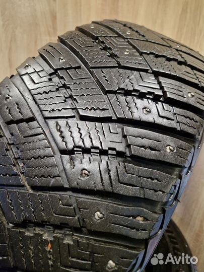 Goodyear UltraGrip Ice Arctic SUV 225/65 R17 102T
