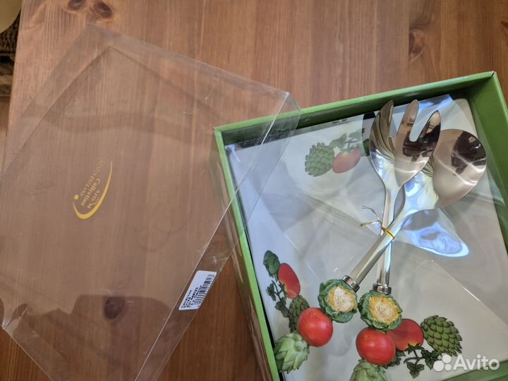 Салатник фарфоровый с ложкой и вилкой