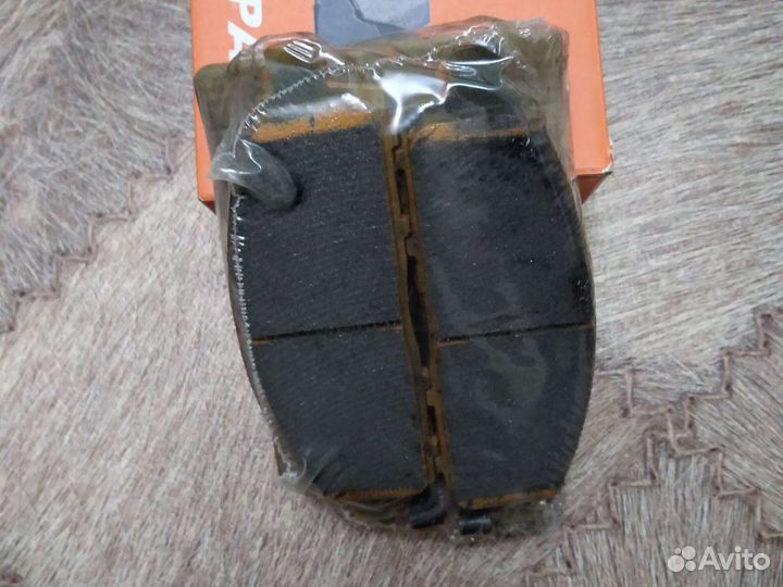 Тормозные колодки Nissan NV200