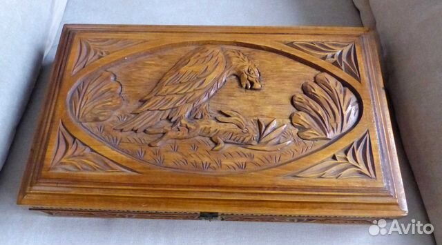 Деревянная резная шкатулка