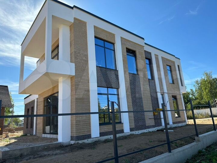 Коттедж 271 м² на участке 13,5 сот.