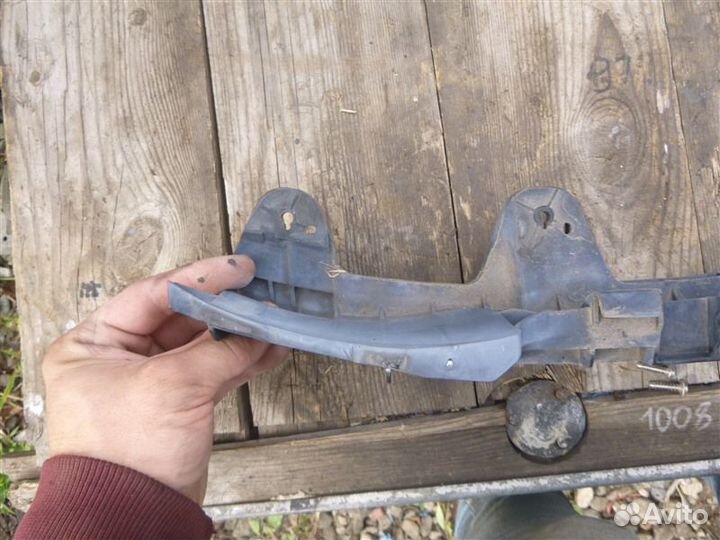 Крепление бампера переднее левое Lexus Gs430