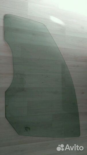 Продаю переднее водительское стекло форд фокус 1