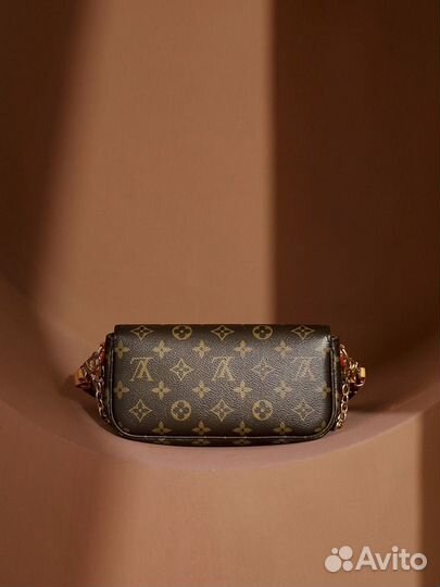 Сумка Louis Vuitton Wallet on chain ivy onthego