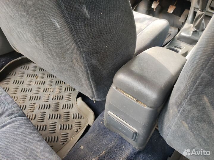 Подлокотник Mitsubishi lancer 7