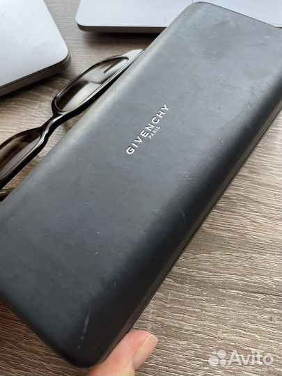 Солнцезащитные очки givenchy