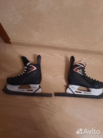Коньки хоккейные