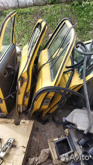 Двери волга 105