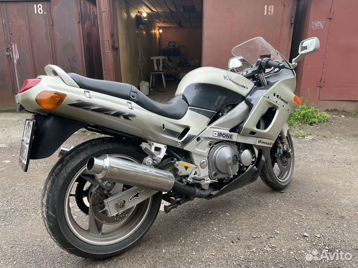 Мотоцикл Kawasaki ZZR 400 2