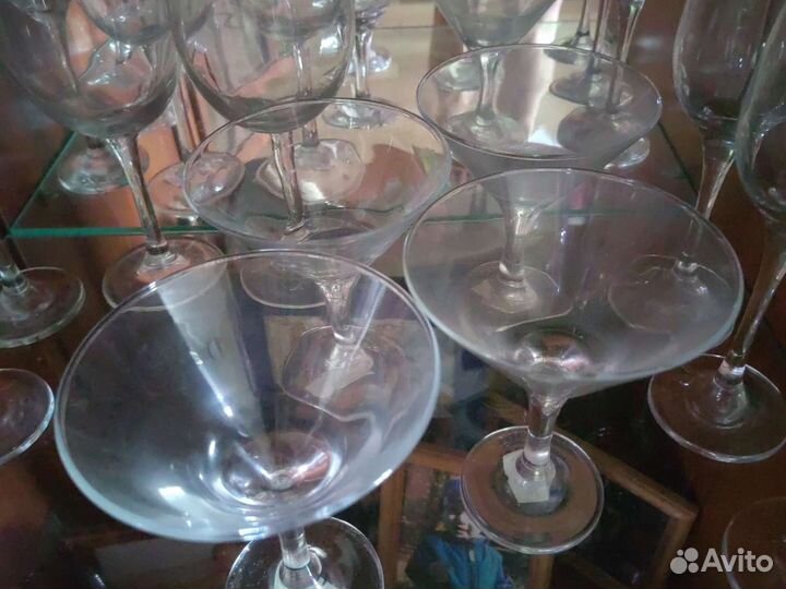 Пивные бокалы и мартини