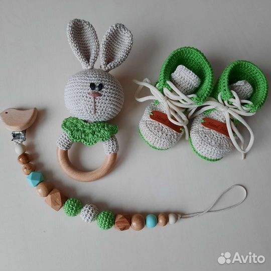 Вязанные игрушки, пинетки, погремушки