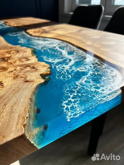 Стол из слэба карагача с морской волной