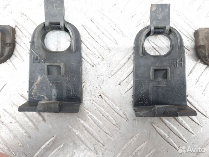 Крепление радиатора охлаждения верхнее Мазда Атенз