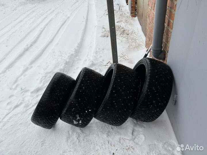 Nokian Tyres Hakkapeliitta 8 255/35 R20 и 285/30 R20