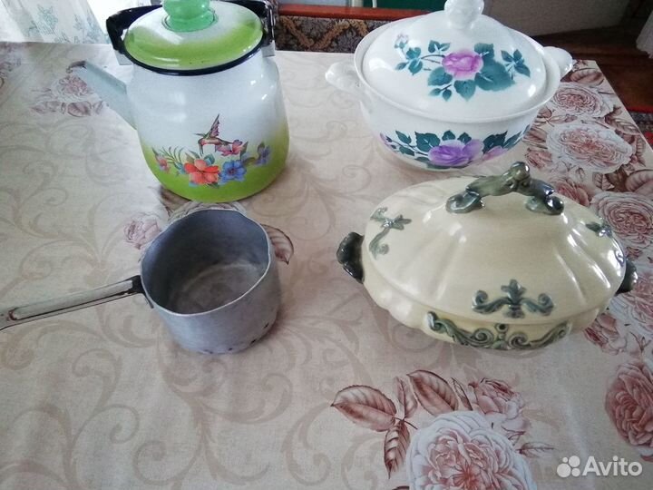 Чайник, ложки, вилки, тарелки, кастрюли и др