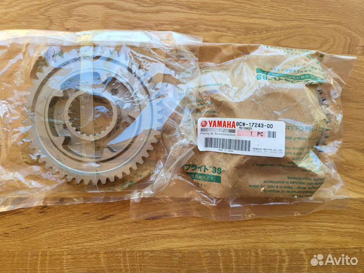 Шестерня заднего хода снегоходов yamaha 8CW1724300