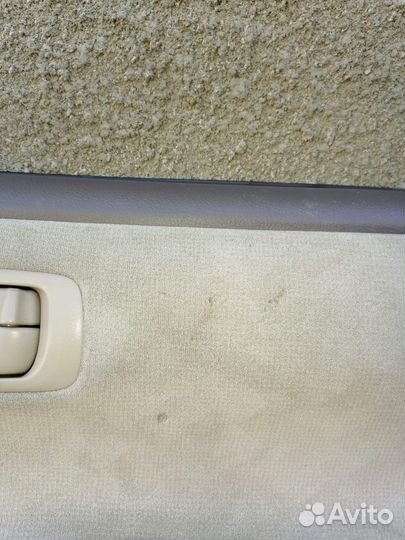 Обшивка дверей Тойота Ипсум с замками