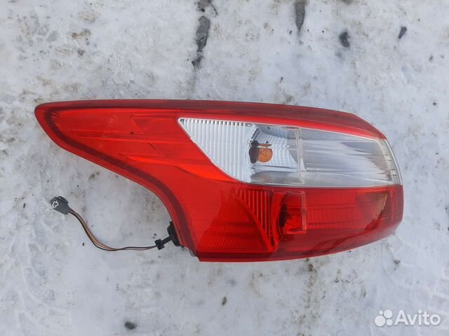 Фонарь задний левый внешний на Ford Focus 3 Седан