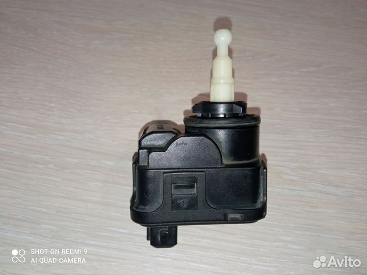 Моторчик корректора фар Volkswagen Golf 3 оригинал
