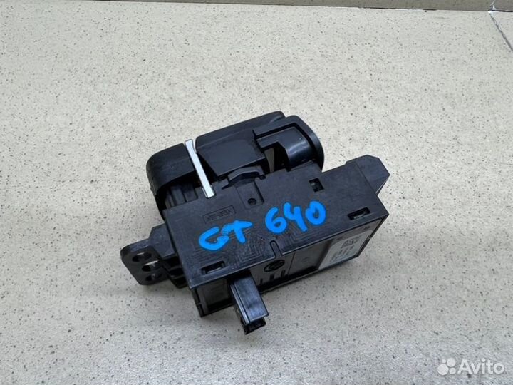 Кнопка фиксатора стояночного тормоза Bmw 6-Serie