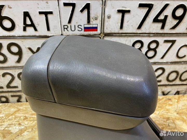 Подлокотник Kia Sportage 2.0 2001