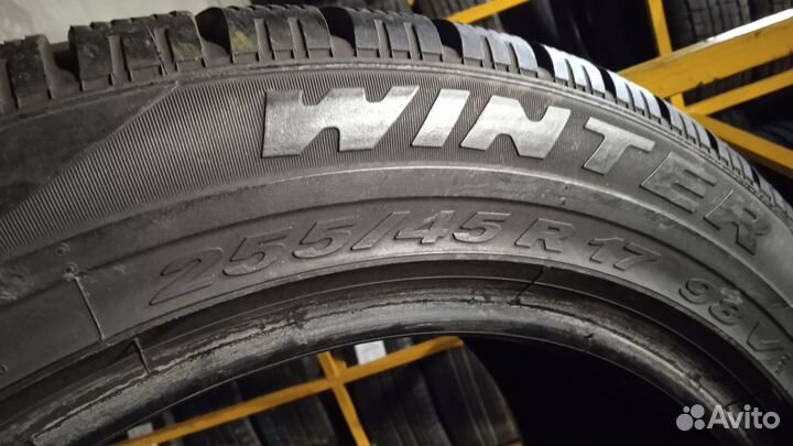Pirelli Winter 240 Snowsport 255/45 R17
