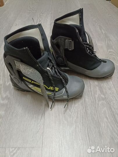 Лыжные ботинки