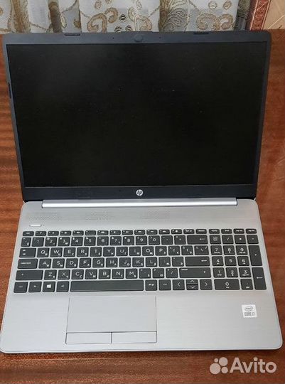 HP 250 G8 i7