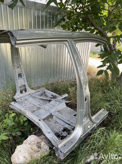 Средняя стойка Kia Sportage 3 2016 Кузов