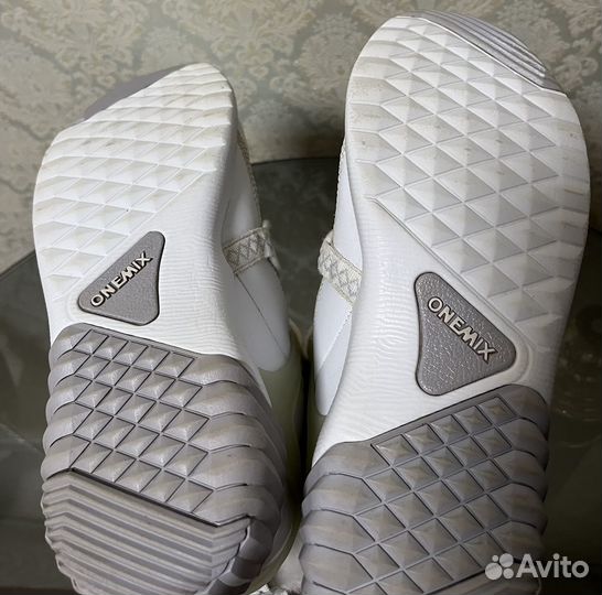 Кроссовки зимние женские