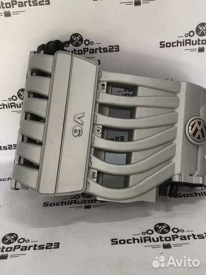 Впускной коллектор Volkswagen Touareg 3.6