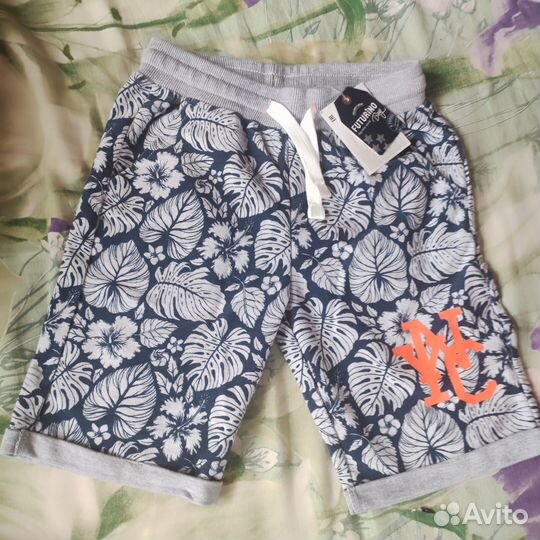 Новые шорты futurino размер 140
