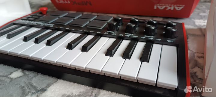 Миди клавиатура akai PRO MPK mini MK3