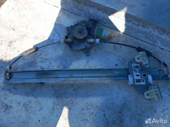 Стеклоподъемник на nissan tino