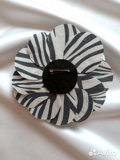 Брошь- цветок ручной работы