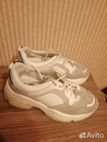 Кроссовки женские